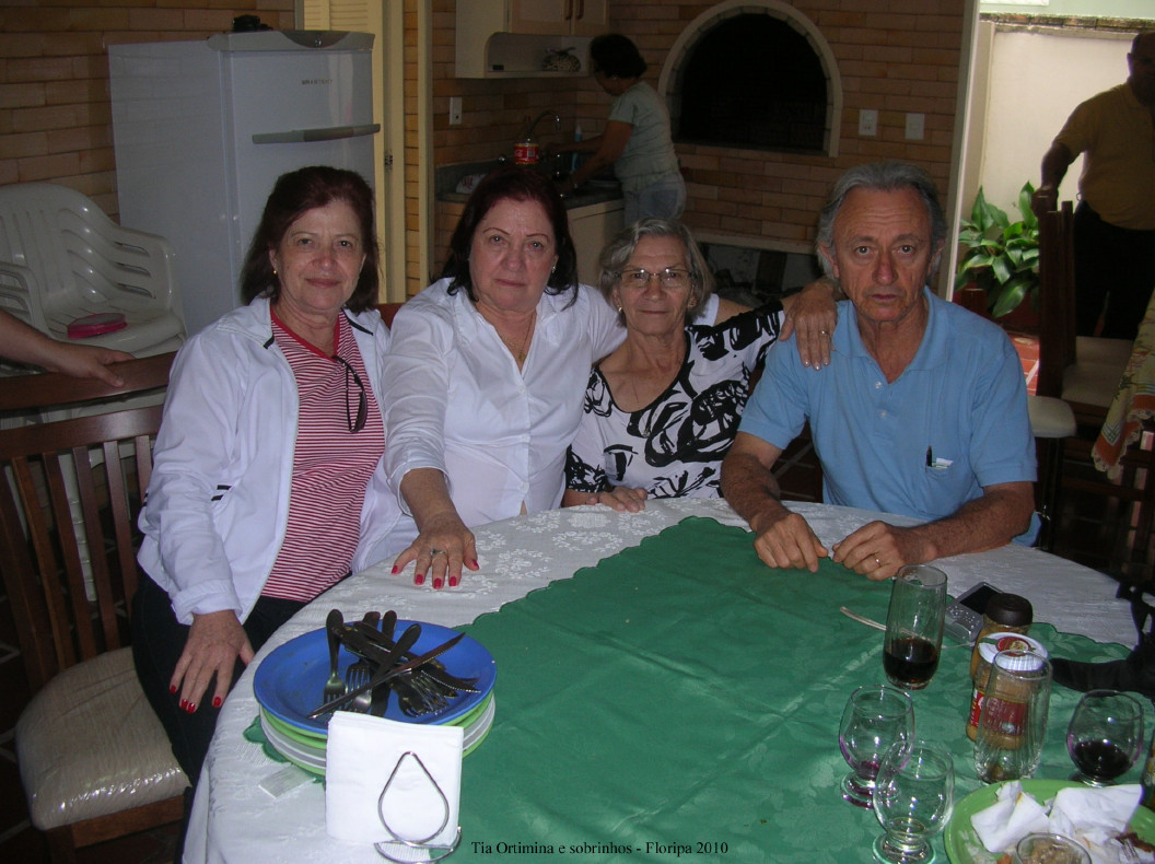 Tia Ortimina e sobrinhos - Floripa 2010..JPG