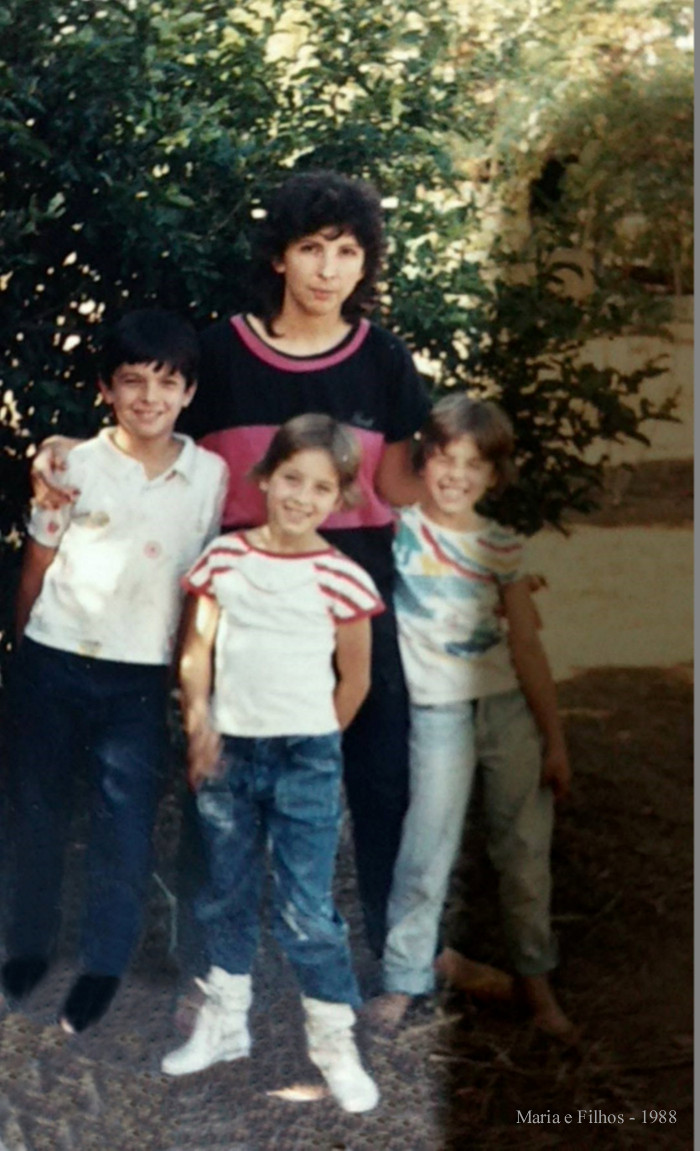 Maria e Filhos - 1988.jpg