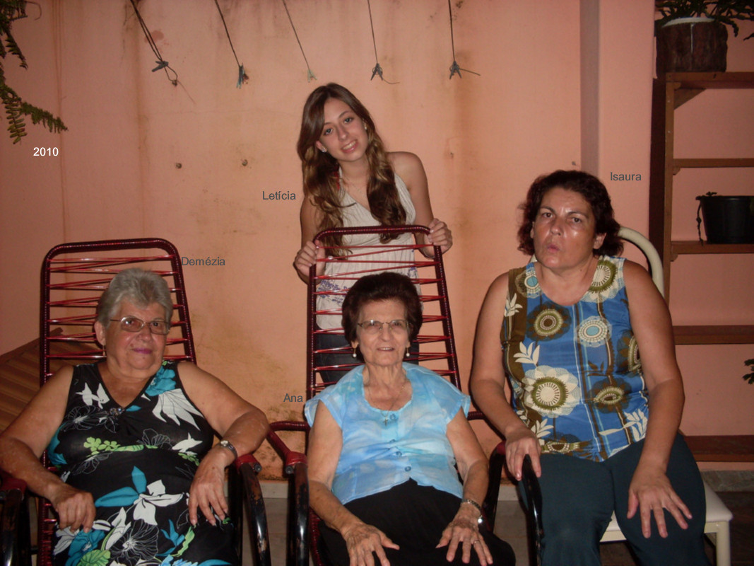 Família Jeronymo - Demézia, Ana, Letícia,  Isaura - 2010.jpg