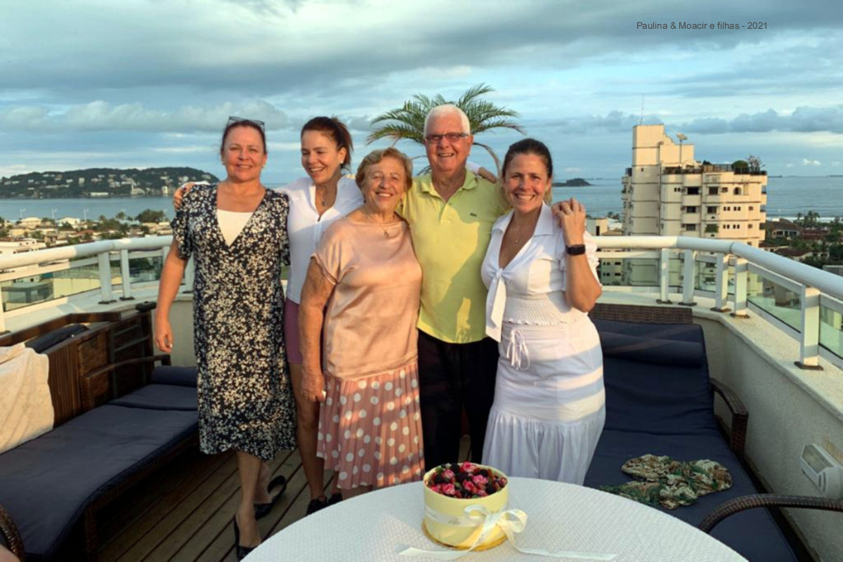 Paulina & Moacir e filhas - 2021.jpg