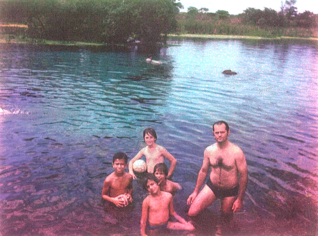 Dirceu, filhos e Gilson - 1977.jpg